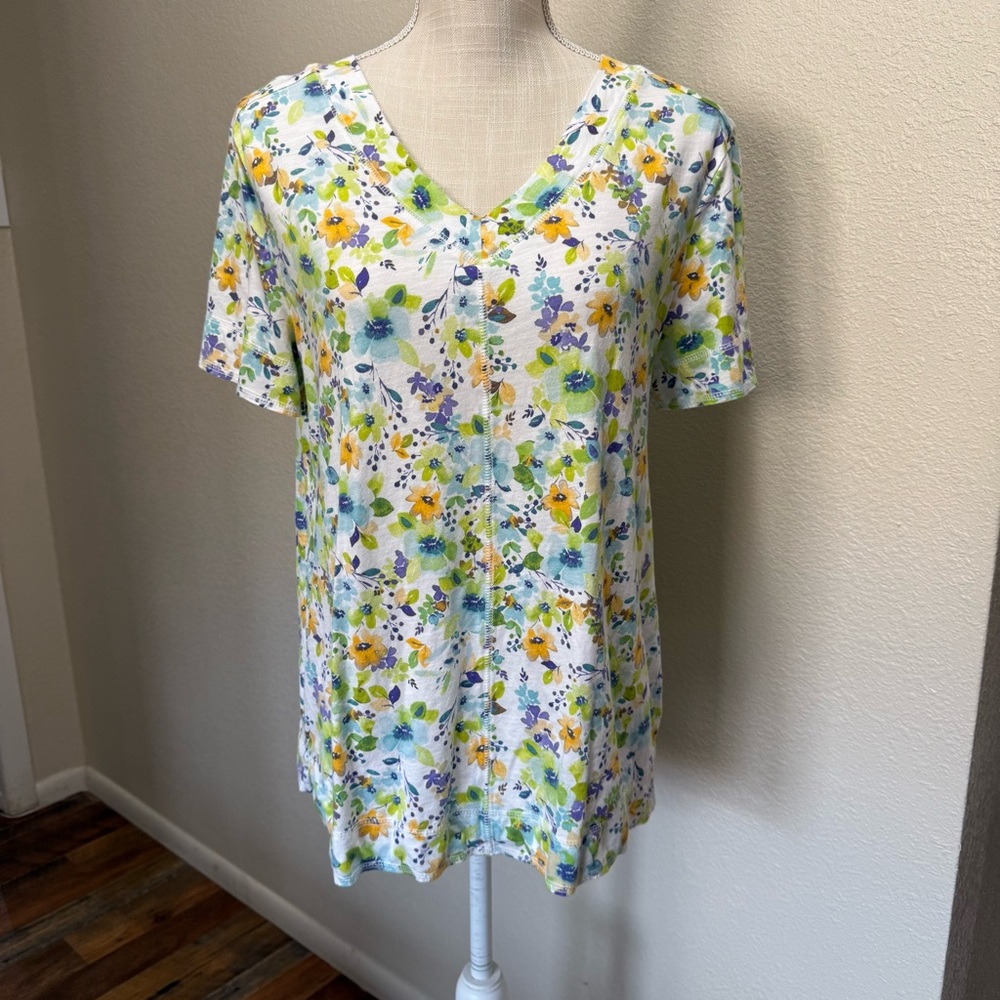 Westbound Floral V-Neck Women's Top - Size Medium